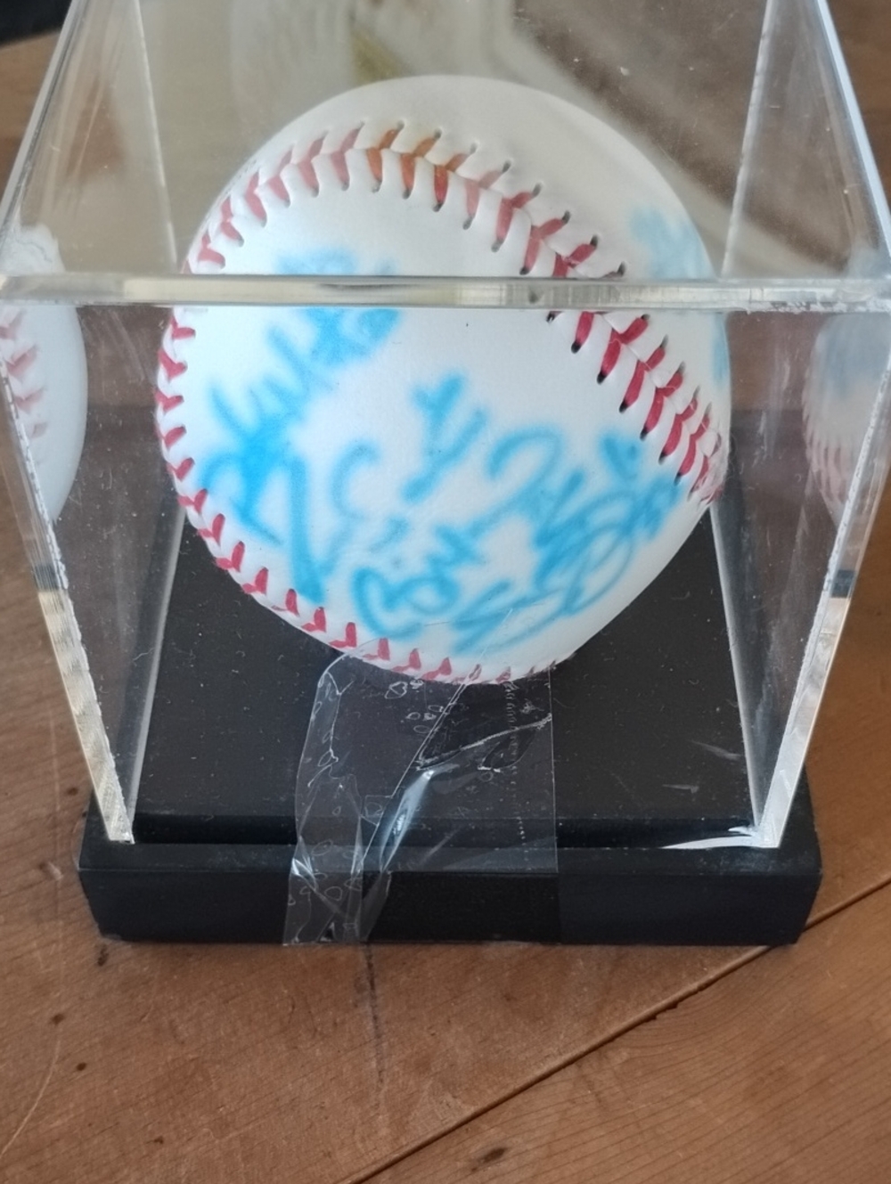 Autographed Baseballs In Cases - Picture 4 of 6